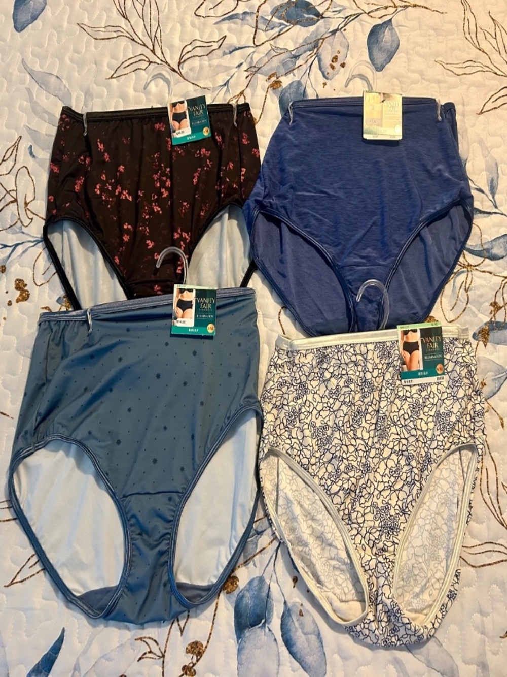 4 Pairs Vanity Fair Illumination Briefs - Size 8/XL _ NEW w/ Tags